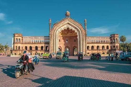 Rumi Darwaza Lucknow tourist attraction